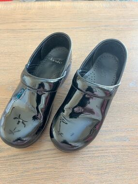 Dansko Women’s Black Patent Mary Jane Clogs Size EU 37/6.5-7 US